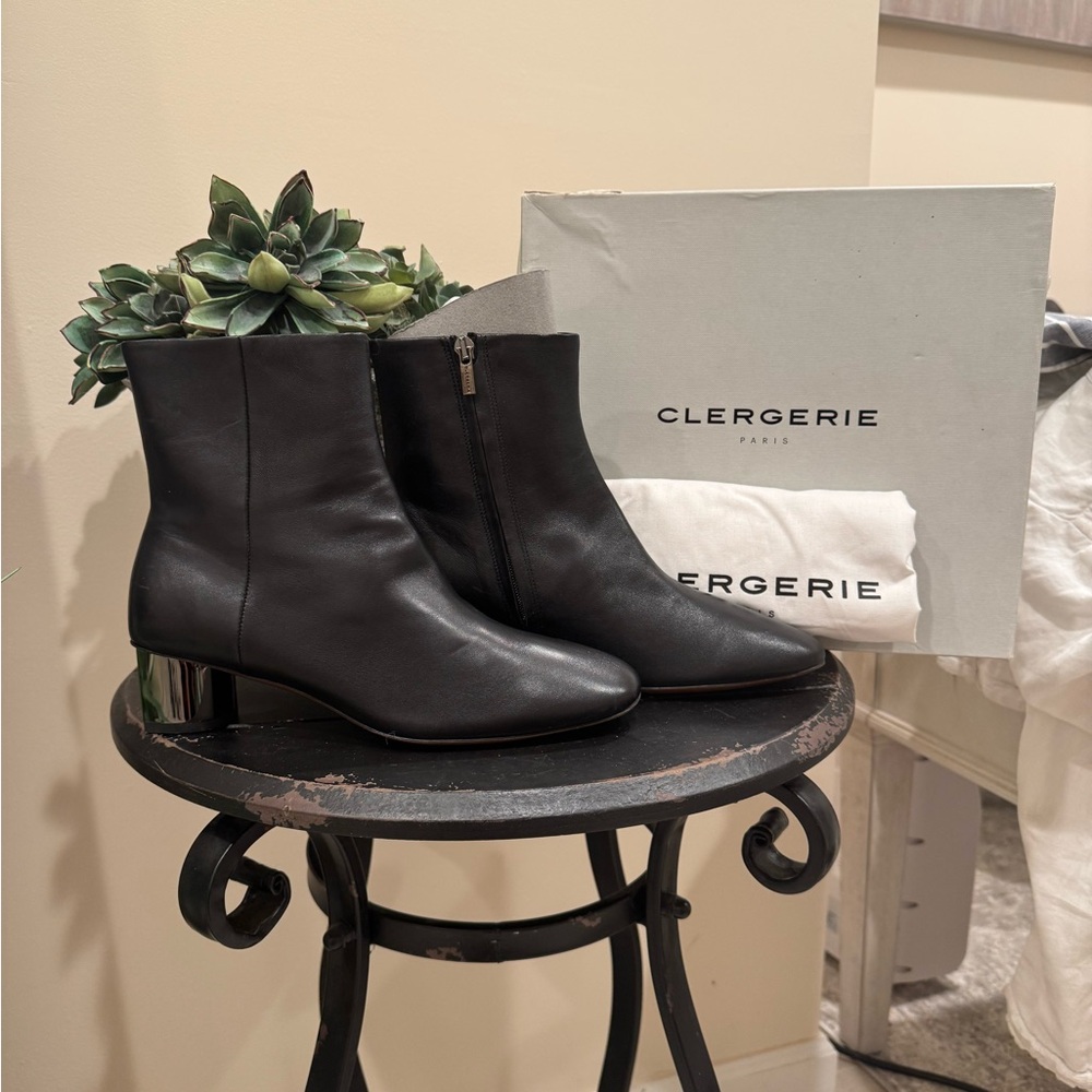 Robert Clergerie Elegant Black Ankle Booties
